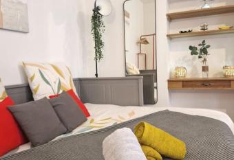 L Authentique d Orl  ans_Hyper Centre_WIFI allows 18 year olds to book a room