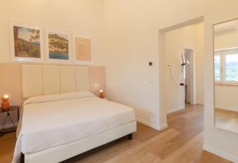 Charming B&B Arcipelago has rooms with a private hot tub