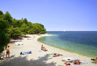 Three bedroom apartment with outdoor Hot-Tube has rooms with a private hot tub