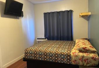 Unity Hotel - No Parking & Rooms Are Upstairs has Smoking rooms