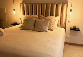 MySuite Bourgoin allows 18 year olds to book a room