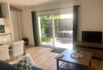 G  te du centre allows 18 year olds to book a room