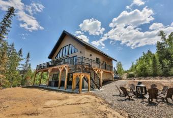 Lecerf has rooms with a private hot tub