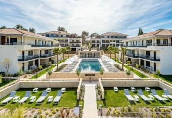 Excellent apartments in a great location on the C  te d Azur has Balcony rooms