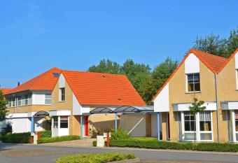 Spacious holiday home with a garden, at 800 m from the sea has Balcony rooms