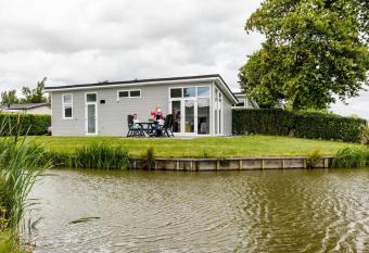 Detached, light chalet with dishwasher not far from Hoorn has Balcony rooms