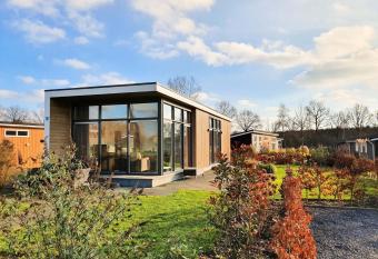 Comfortable, light chalet with dishwasher, on a holiday park in the Achterhoek has Balcony rooms