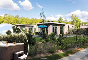 Luxurious chalet with a spa, in a holiday park located near the Veluwe has Balcony rooms