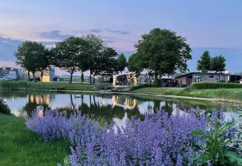 Modern chalet with microwave, on a holiday park, 22 km Van den Bosch has Balcony rooms