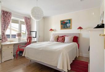 Mon comercial has Balcony rooms