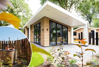 Modern chalet with hot tub, in a holiday park on the beautiful Veluwe has Balcony rooms