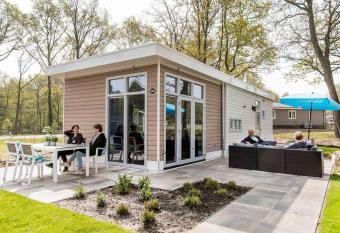 Comfortable chalet with dishwasher, in a holiday park near the Veluwe has Balcony rooms