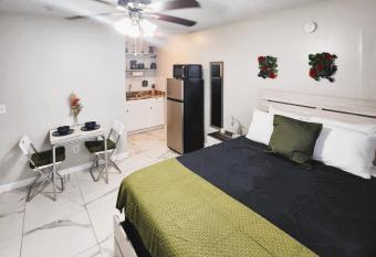 Adorable Mini Suite in Tampa allows 18 year olds to book a room