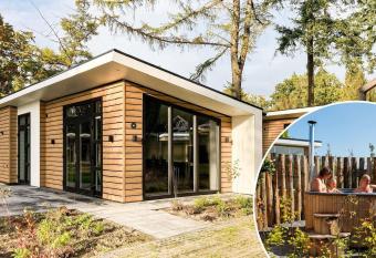 Beautiful chalet with sauna and hot tub, in a holiday park, close to De Veluwe has Balcony rooms