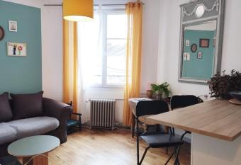 Calme absolu T2 proche gare allows 18 year olds to book a room