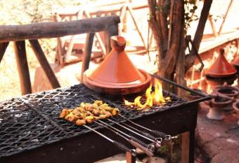 Ayoub Elabir has rooms with a private hot tub