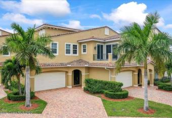 Luxury Townhouse by the Beach has Balcony rooms