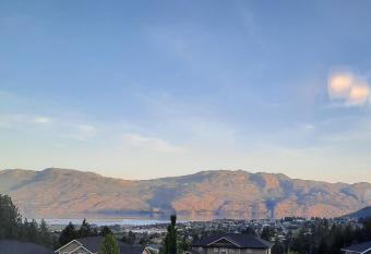 Ygjjygjkgljvvjhbbjbkjnkjnklmlkmlm allows 18 year olds to book a room