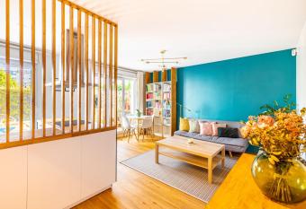 GuestReady - Le Bourget s Blue Charms has Balcony rooms