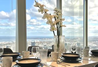 WSP Lux 3B2B Apa Southern Cross Station has rooms with a private hot tub