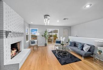 Entire 5BR Home Hot Tub-Firepit-Patio-Grill has rooms with a private hot tub