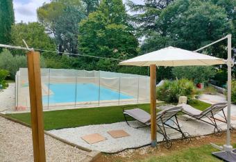 Au Mazet du Parc allows 18 year olds to book a room