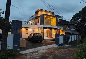 THL HOME STAY has Balcony rooms