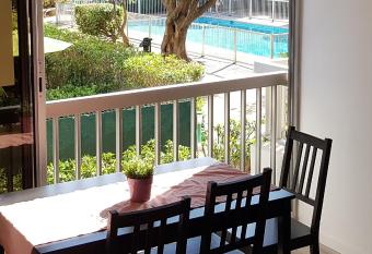 Appart    200m de la plage Six Fours Sanary avec piscine has Balcony rooms