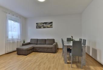 Studio Suite mit Service wie im Hotel has Balcony rooms