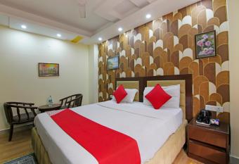 OYO Flagship Hotel Vista Inn allows 18 year olds to book a room