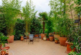 Yourbanflat Piazza delle Erbe allows 18 year olds to book a room