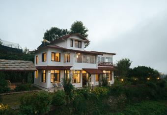 SaffronStays The Clairmont Cottage,Mukteshwar has Balcony rooms
