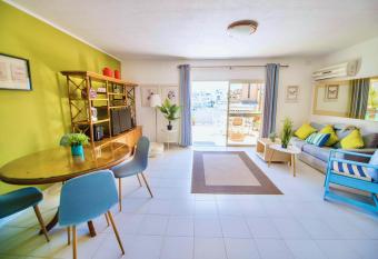 Prime location: 3 Bedroom/3 Bath+Terrace allows 18 year olds to book a room