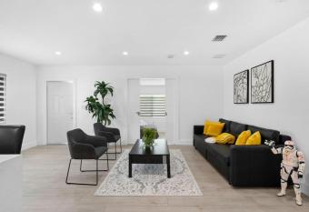 Homely place 4 Bedrooms 2 BR 4beds 1 sofa bed has Balcony rooms