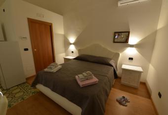 L Antico Palazzo allows 18 year olds to book a room