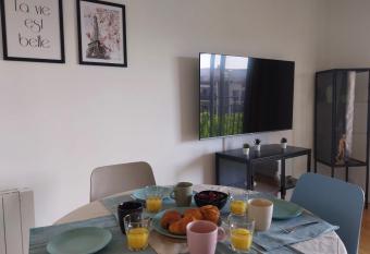 Spacious 67 m nest near the Stade de France has Balcony rooms