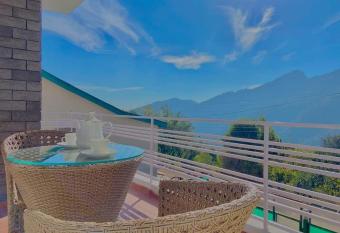 The Kings Inn has Balcony rooms