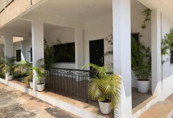 Flat with modern Kitchen near Kumasi city mall has Balcony rooms