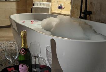 Sea Holly Gozo has Balcony rooms