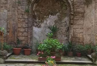 La casetta di Ulisse Minicasa per amici allows 18 year olds to book a room