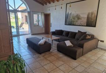 Stilvolle EG-Wohnung allows 18 year olds to book a room