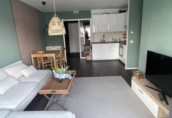 Appartement Feucht -Bhf 5 Min - N  he Messe allows 18 year olds to book a room