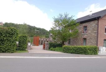 L appartement du CPW allows 18 year olds to book a room