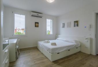 Yourbanflat White River 2 allows 18 year olds to book a room