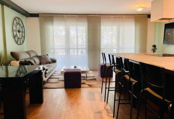 Spacious Cozy Apartment close Paris & Flea Market at St Ouen has Balcony rooms