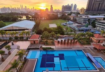 3BR 8PAX KL City Centre KLCC View Ampang Boulevard Condo has Balcony rooms