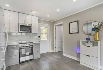 Lakeview Cozy Home allows 18 year olds to book a room