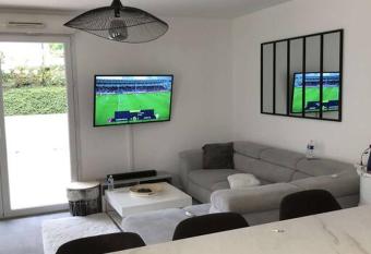 Appartement rez de jardin allows 18 year olds to book a room