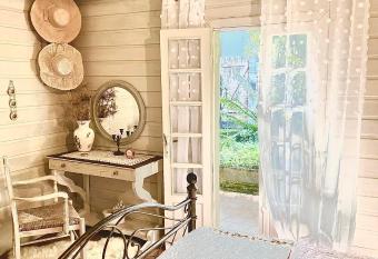 La Kaz LANGEVIN has Balcony rooms