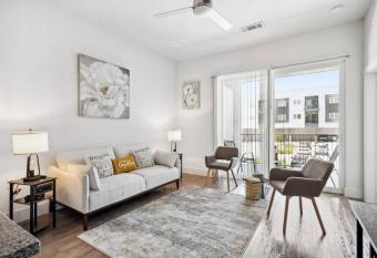 Luxurious 1BD apt in Austin suburb allows 18 year olds to book a room